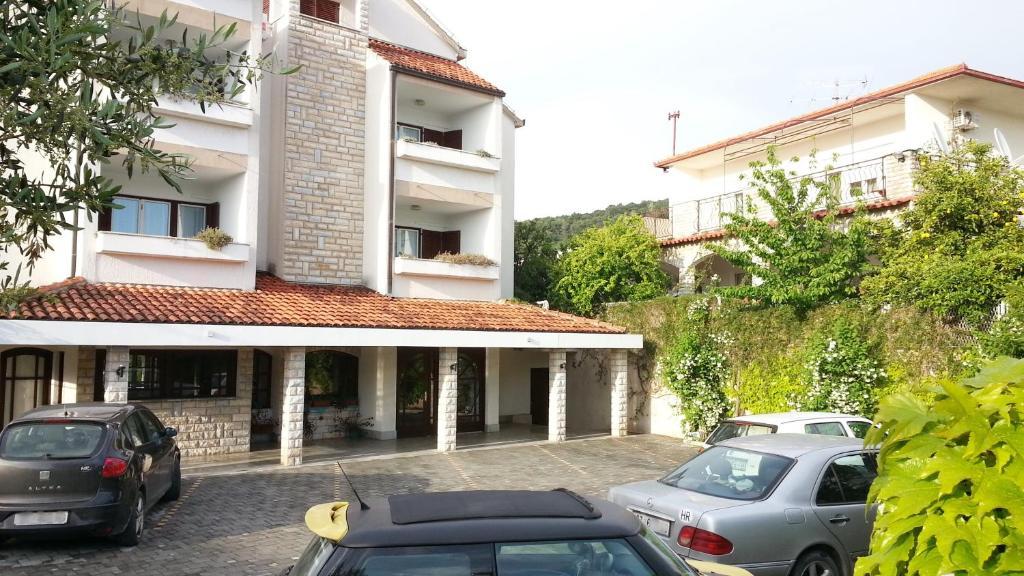 Apartments Vojin Трогир Экстерьер фото