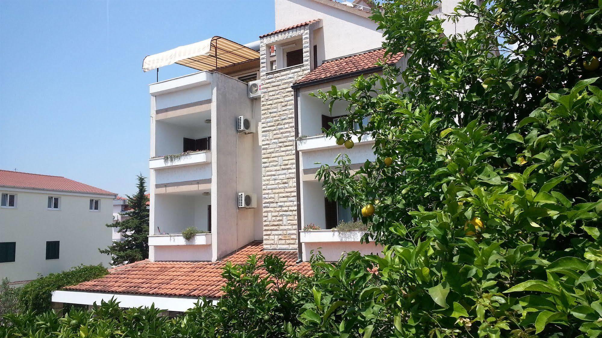 Apartments Vojin Трогир Экстерьер фото