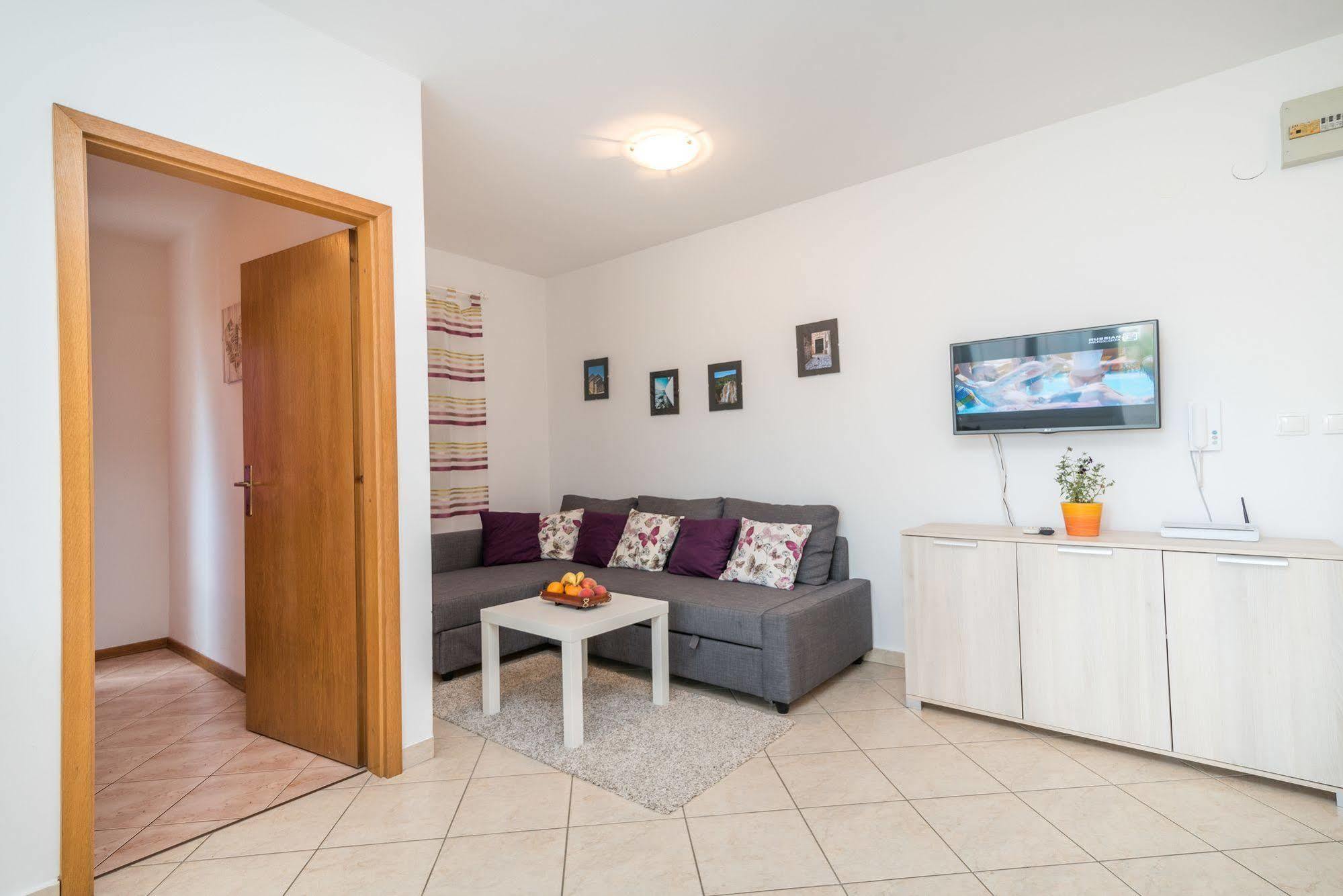 Apartments Vojin Трогир Экстерьер фото