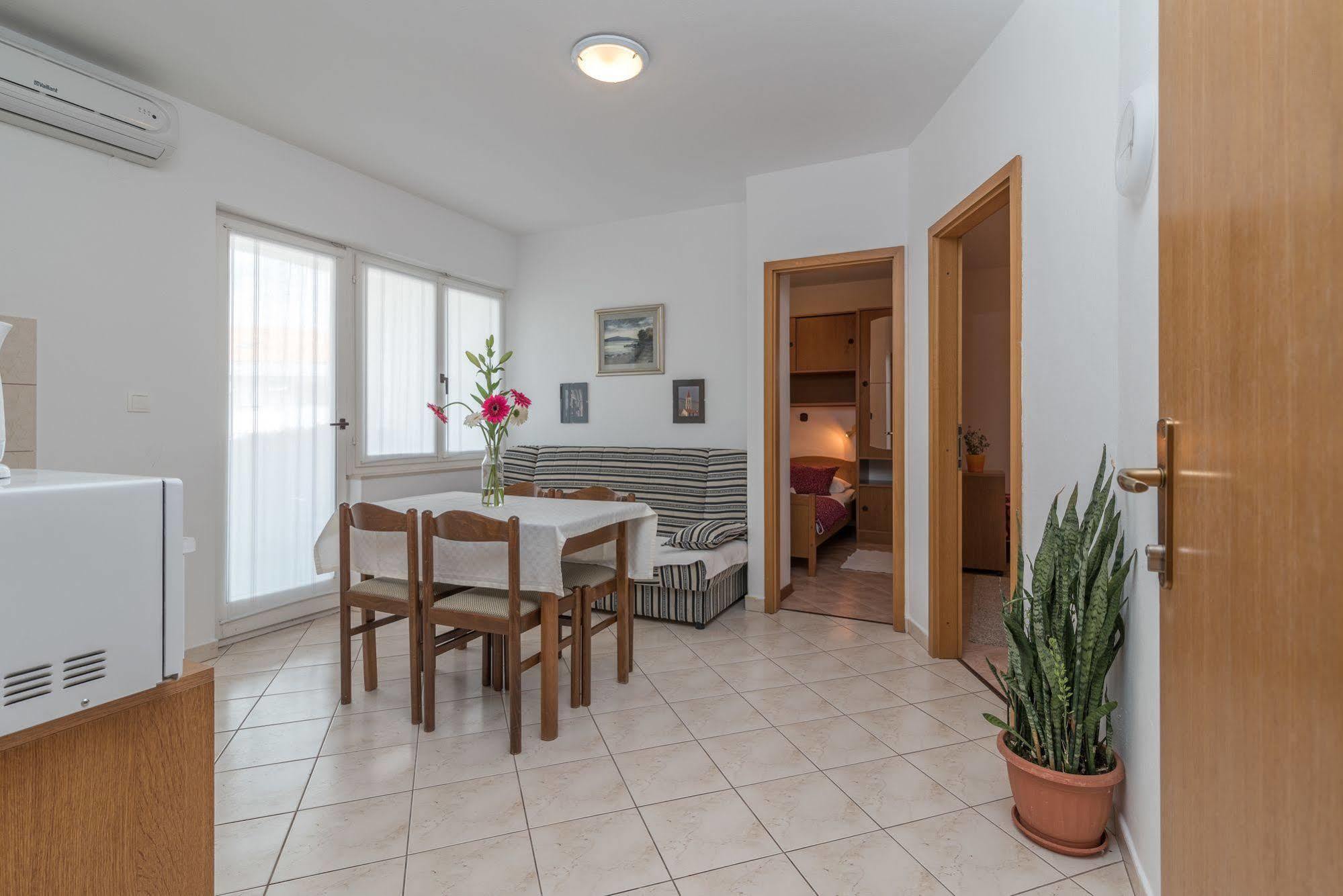 Apartments Vojin Трогир Экстерьер фото