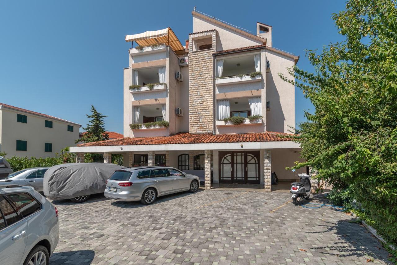 Apartments Vojin Трогир Экстерьер фото