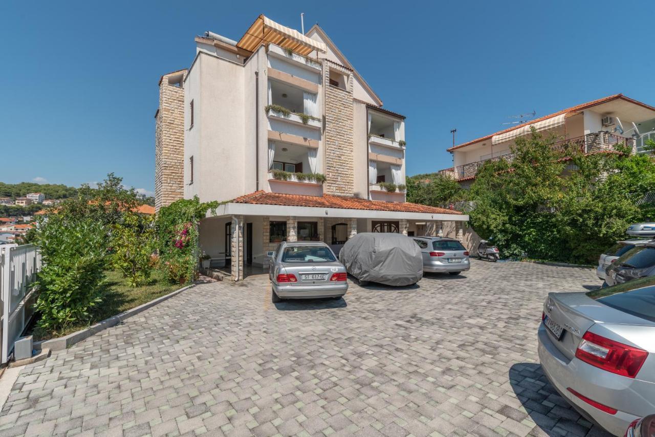 Apartments Vojin Трогир Экстерьер фото